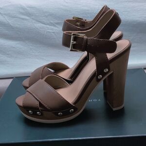 TOMMY Hilfiger sandles/heels, color tan